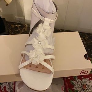 SO Gladiator Sandal size 6